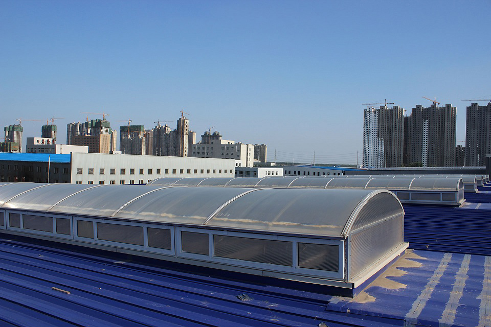 1745237718862787.jpg 圆拱侧开排烟天窗.jpg